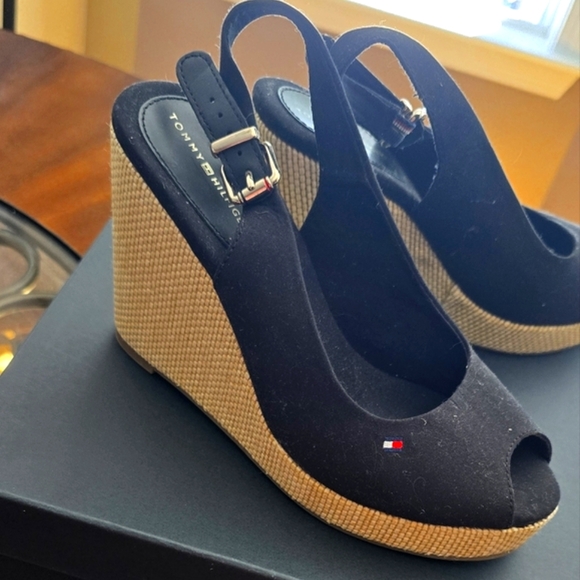 Tommy Hilfiger Black and Tan Yavino Wedges, Size 6.5 Women's - Picture 1 of 6